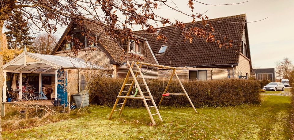 Großes Einfamilienhaus mit Einlieger-und Ferienwohnung in Nordseenähe in Bosbüll 