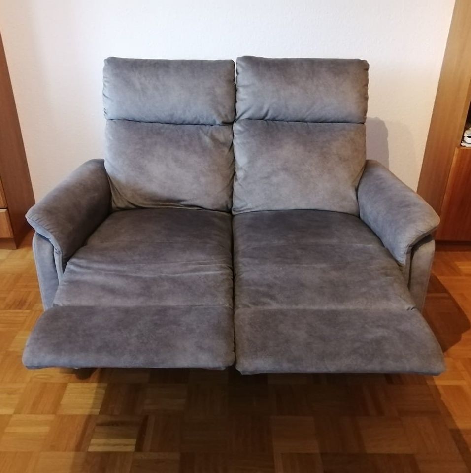 2-Sitzer Sofa, hellgrau, Liegefunktion in Stuttgart