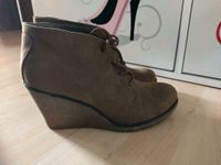 Keilabsatz Gr 38 Schuhe  braun Stiefel Stiefeletten Hessen - Wettenberg Vorschau