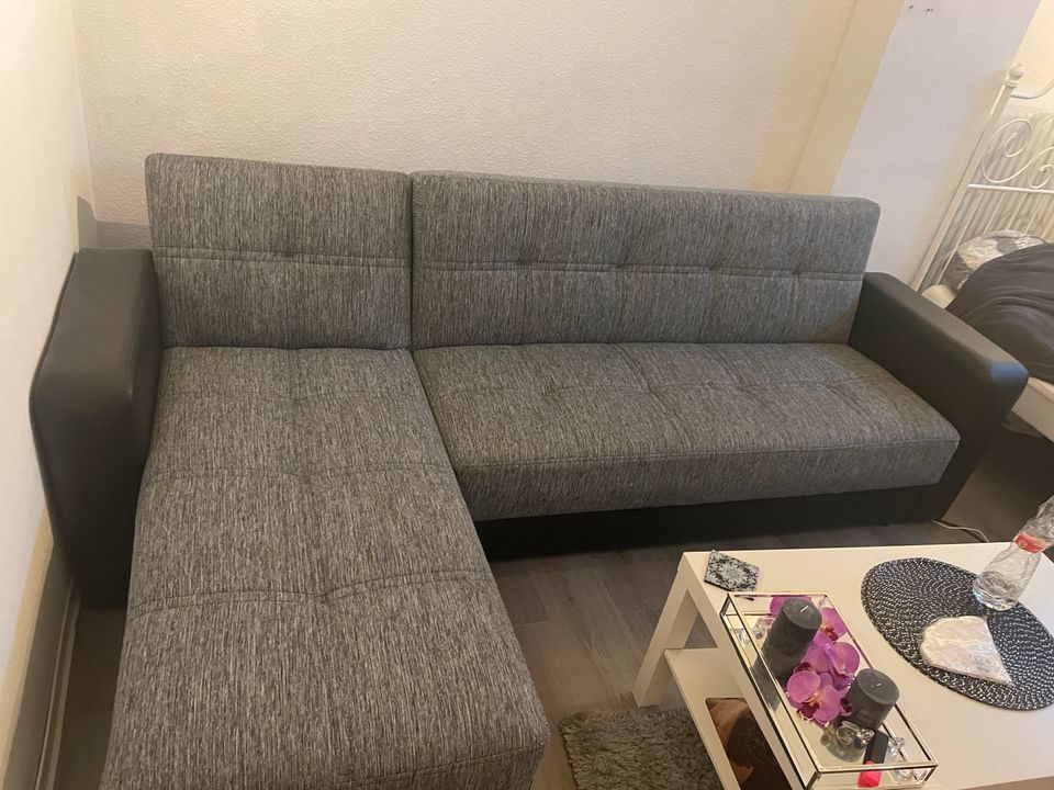 Sofa Schwarz Grau kaum benutzt , Fast wie neu in Göttingen