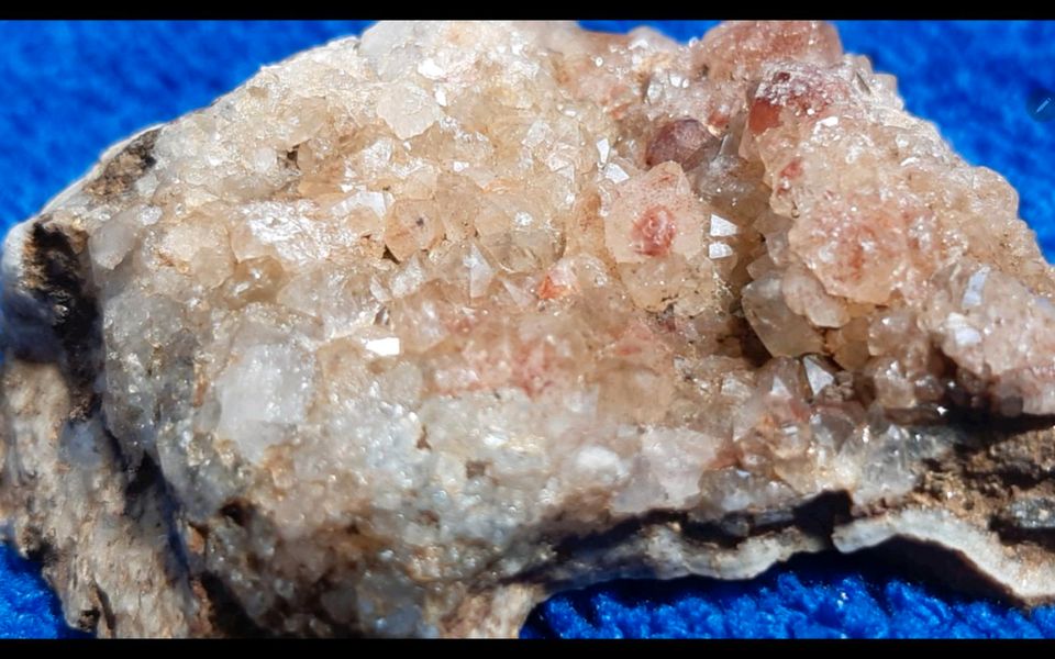 Mineralien Quarz Hämatit Kristalle Esoterik Heilsteine Dekoration in Leipzig