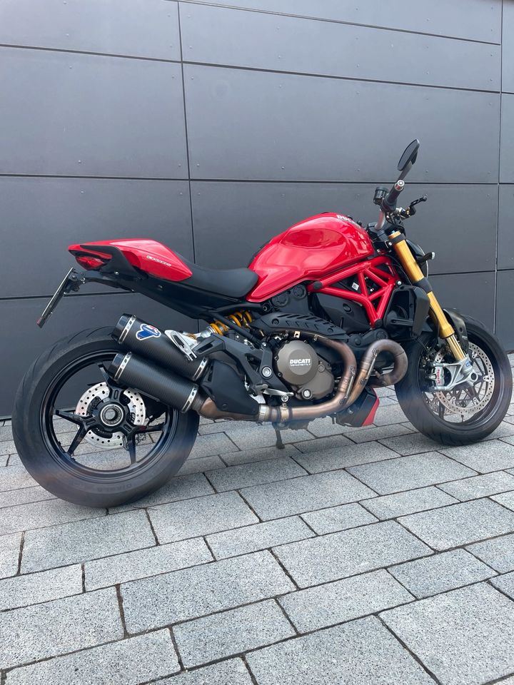 Ducati  Monster 1200s in Pfullingen