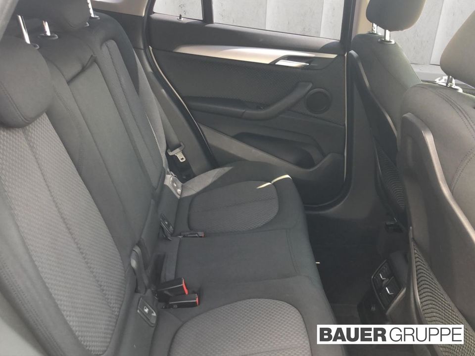 BMW X1 sDrive18d Autom. Navi AHK SHZ PDC Parkassiste in Schleswig