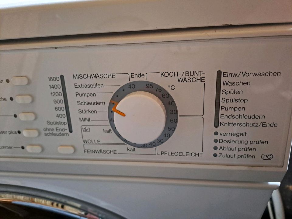 Waschmaschine Miele Novotronic in Extertal