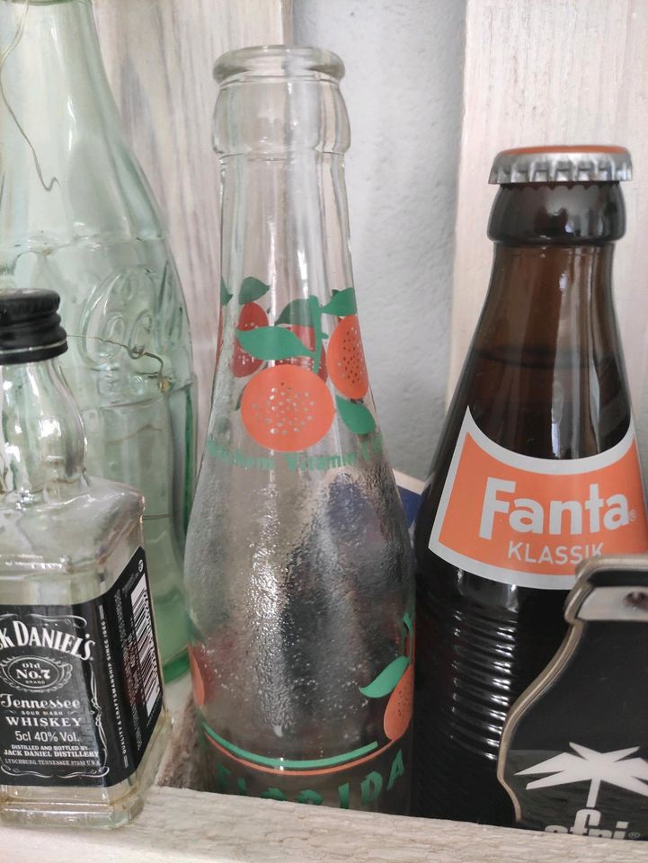 Regal Flasche Sammlung Sinalco Pepsi Bluna usw. in Upgant-Schott