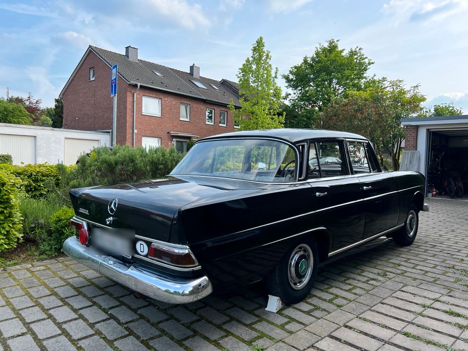 Heckflosse  Mercedes Benz W110 200D mit Schiebedach! in Centrum