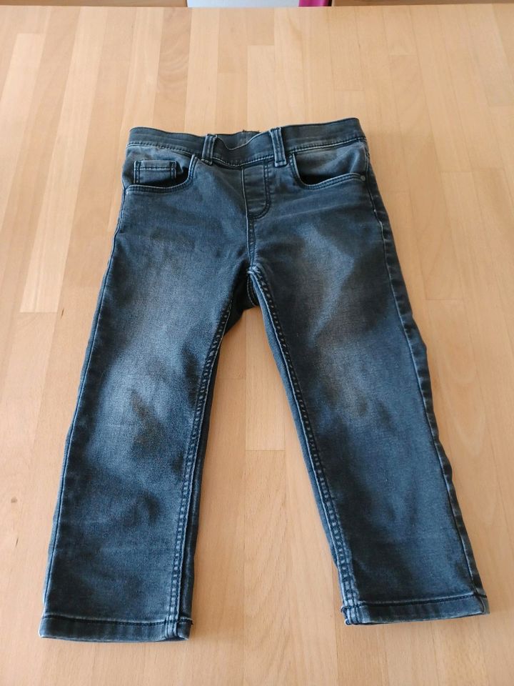 Capri 3/4 Jeans Stretchjeans C&A Gr.140 schwarz in Untergriesbach