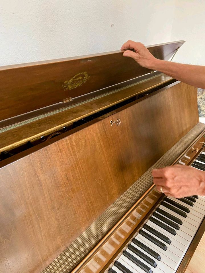 Klavier Marke Schimmel in Alpirsbach