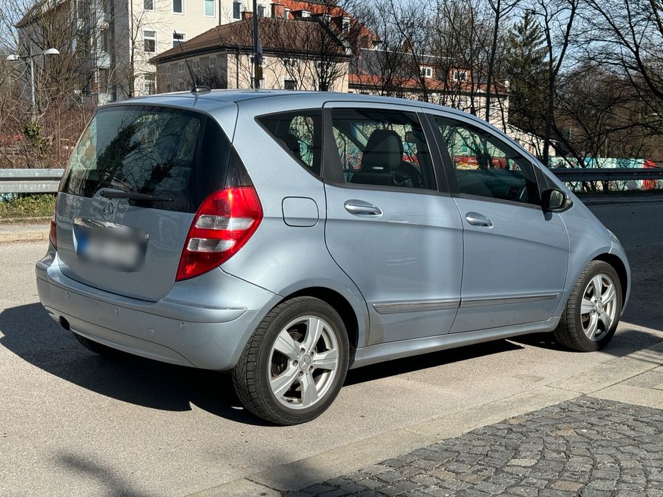 Mercedes-Benz A200 | Elegance | Sitzheizung | PDC | CarPaly in München