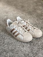 ADIDAS Superstar Gr. 37 1/3 weiß/gold Baden-Württemberg - Ehingen (Donau) Vorschau