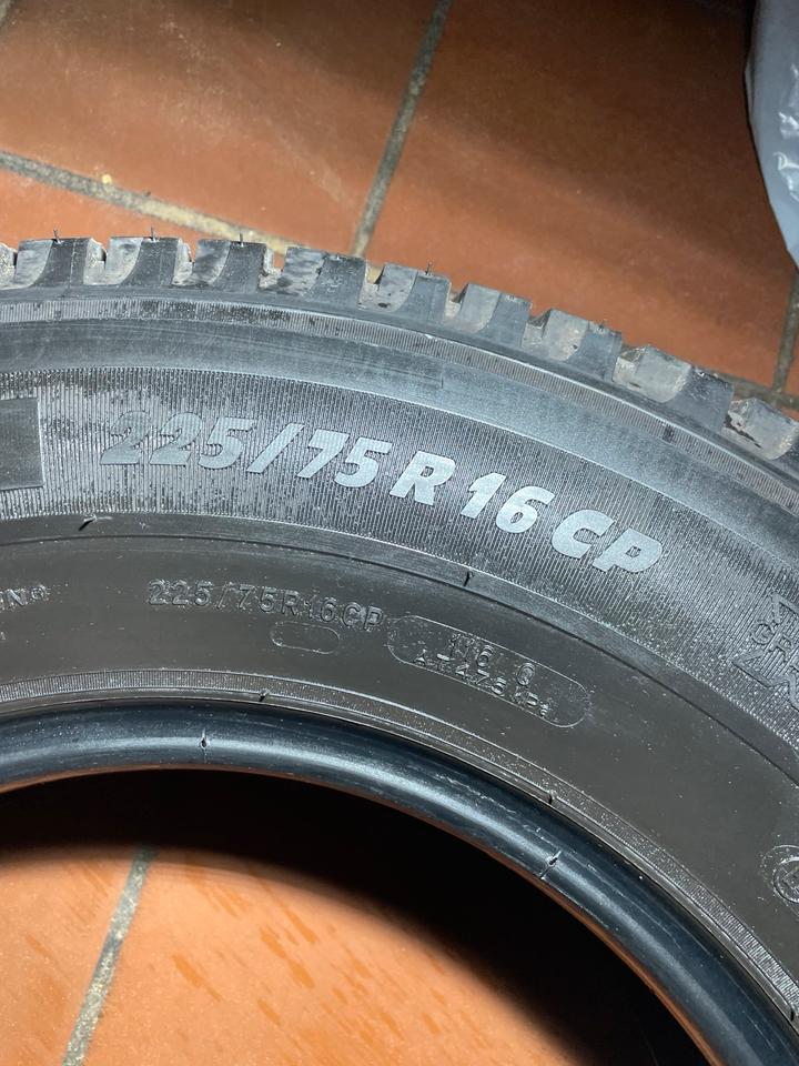 Michelin 225 75 16 Cp neuwertig für Transporter oder Camper in Achim