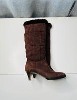 Bally Winterstiefel Vintage Veloursleder Braun Damen Gr 37 München - Bogenhausen Vorschau