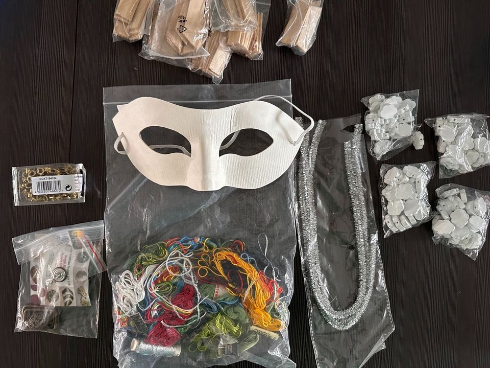 Bastelpaket Freundschaftsbänder, Material, Stick Knöpfe in Düsseldorf