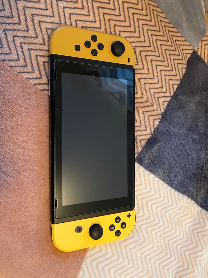 Nintendo Switch Pikachu Lets go Edition in Obing