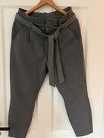 Vero Moda Paperbag Hose in grau Gr. L -Top Zustand- Hessen - Gedern Vorschau