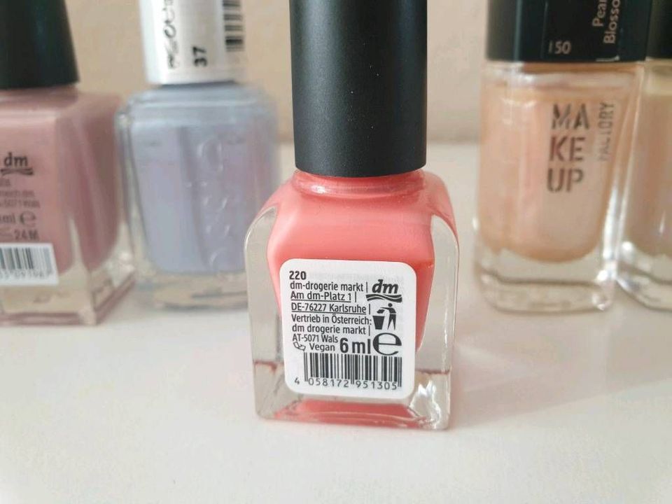 Verschiedene Nagellacke Essie Make Up Factory Trend it up / Ab 1€ in Schorndorf