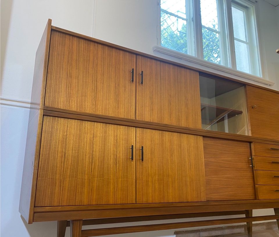 MIDCENTURY/Teak/Highboard/Wohnzimmerschrank/Vitrine/danis/vintage in Berlin