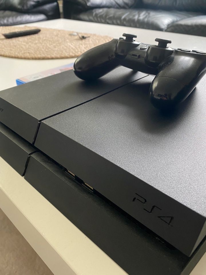 Ps4+Controller und Spiele ( Fifa WWE, Dragonball Xenoverse 2) in Herne