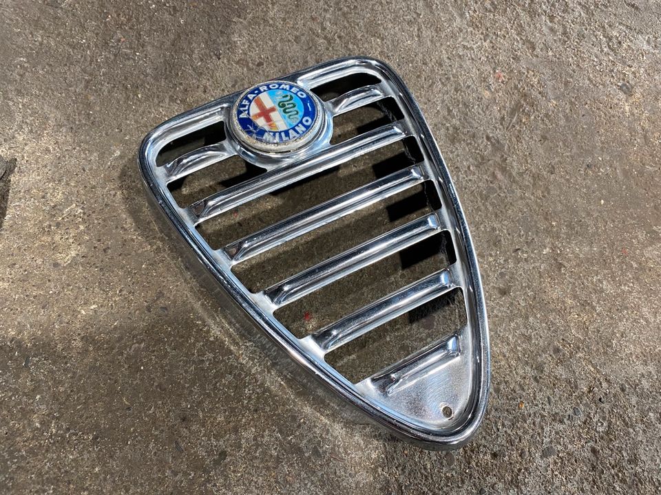 Alfa Romeo Giulia 1,3 1,6 1. Serie Grill Scudetto Kühlerherz in Loxstedt