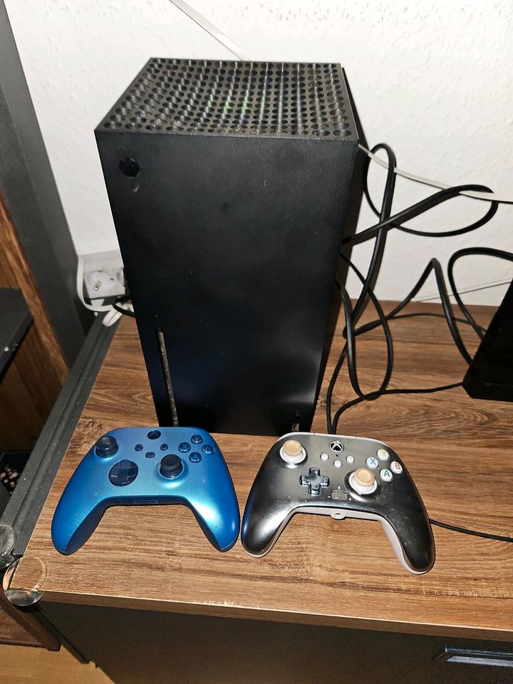 Xbox Series x mit 2 Controller in Wuppertal