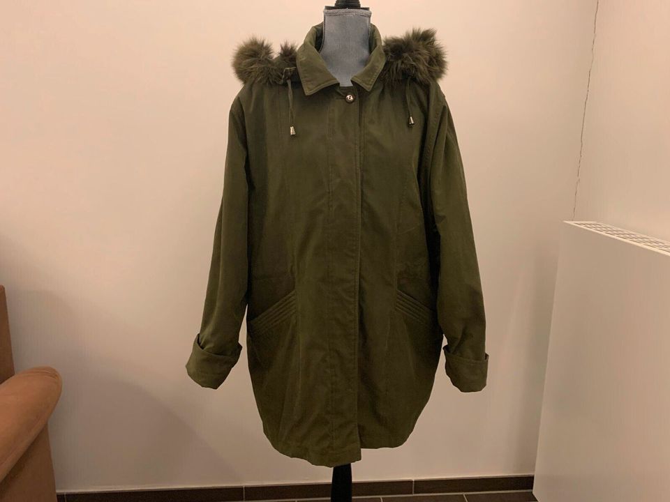 Damen Jacke Mantel Größe 50 Khaki grün Kapuze Fell Winterjacke in Bielefeld