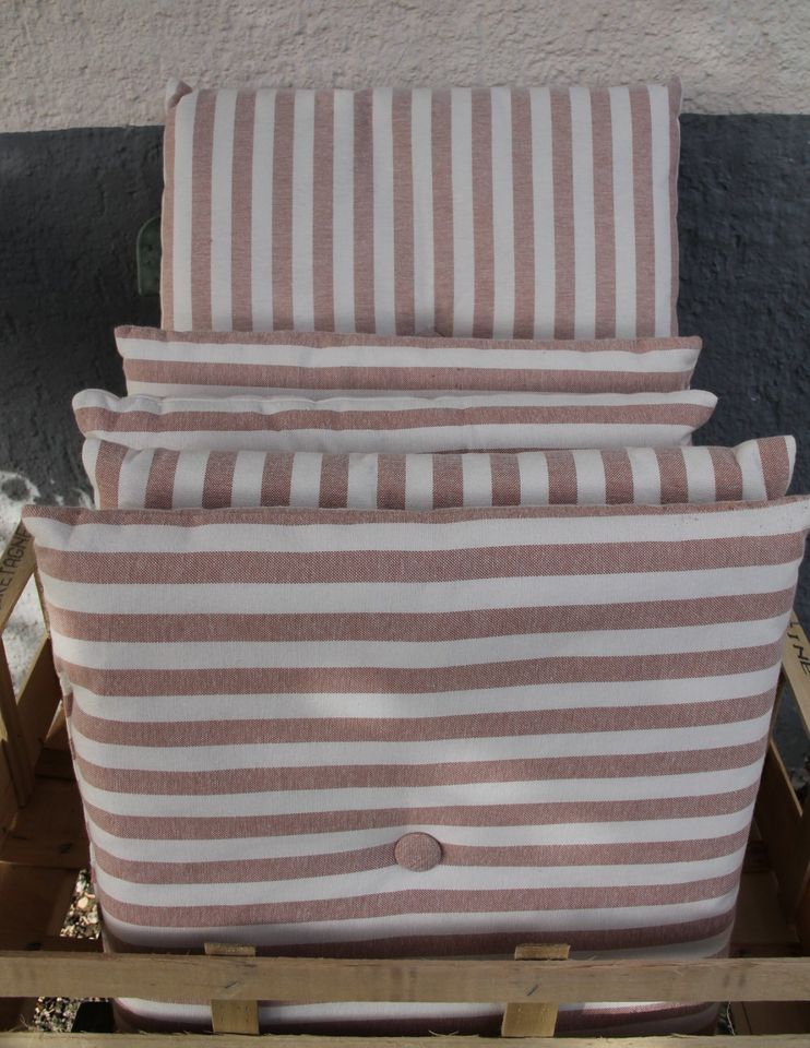 6 Gartenkissen Sitzkissen beige/rosa gestreift JYSK in Göppingen