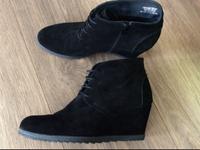 Gianna Gregori Stiefelette mit Keilabsatz schwarz Velour Gr. 40 Baden-Württemberg - Westhausen Vorschau