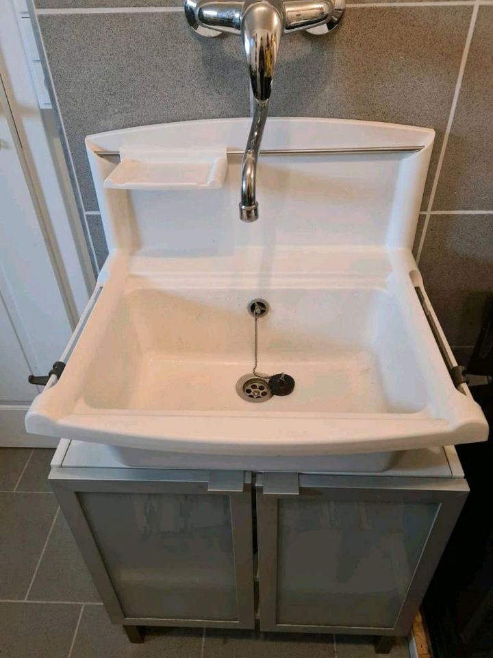 Waschbecken Ausgussbecken Spüle Waschbeckenunterschrank in Straubing