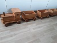Holzeisenbahn aus Massivholz  Spielzeug oder Deko Bayern - Giebelstadt Vorschau