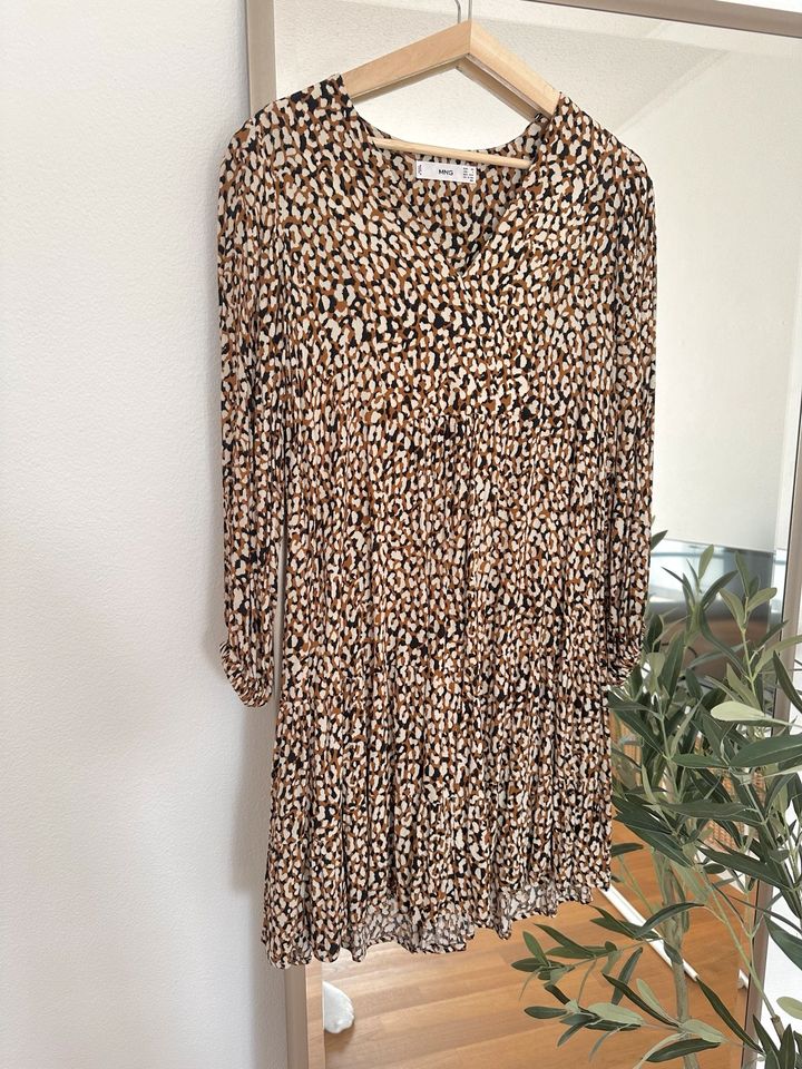 Kleid mit Leopardenmuster von Mango in Regensburg