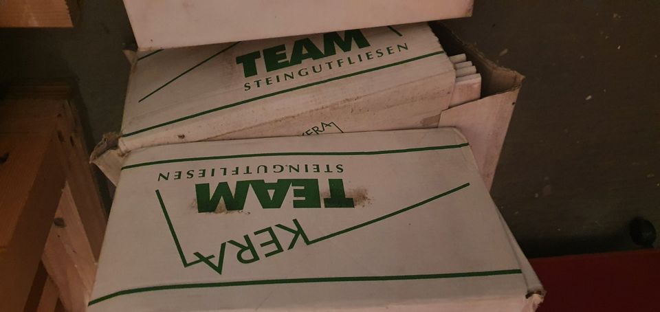 Wandfliesen hell leicht gemustert 2 Kartons+,ca.50 Stück Kera Tea in Wiesbaden