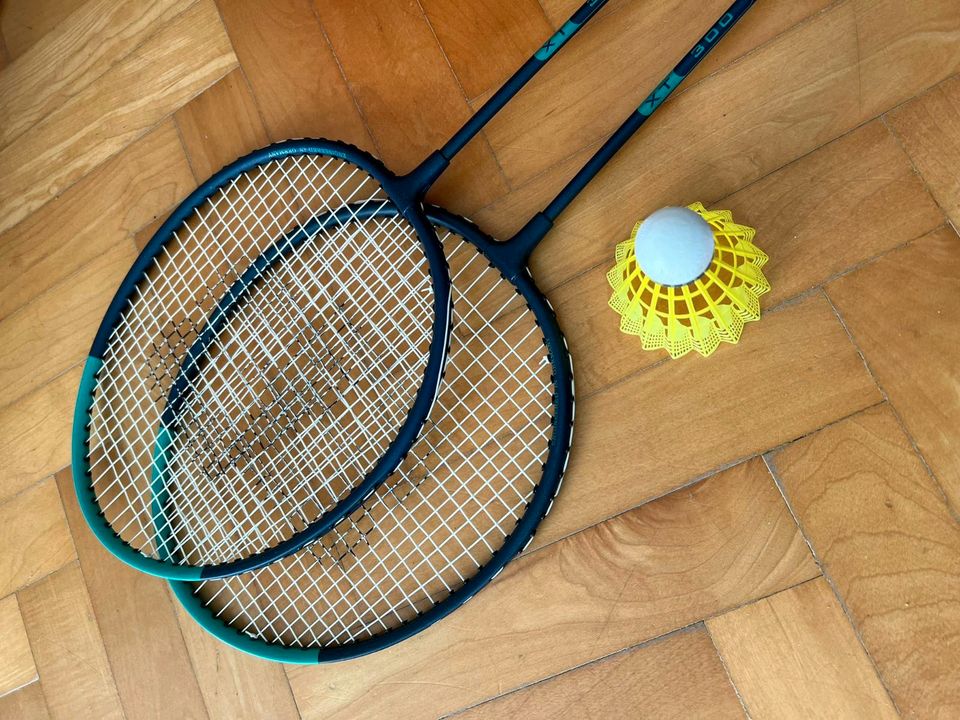 Badminton Set und Basketball in Dallgow