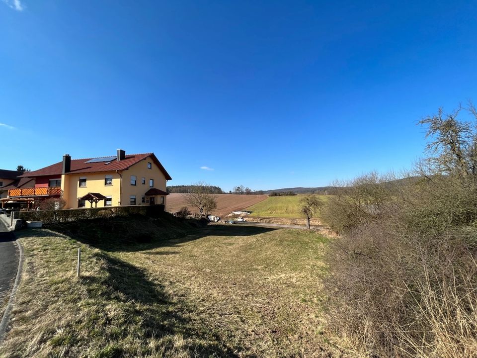 Preisreduzierung! Erschlossenes Baugrundstück mit traumhaftem Naturblick! in Maroldsweisach