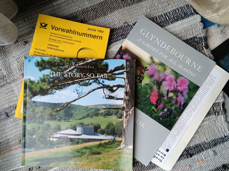 3 Bücher kostenfrei abzugeben in Augsburg
