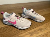 neuw. NIKE Schuhe REVOLUTION 6 Turnschuh / Laufschuh Größe 28,5 Stuttgart - Stuttgart-Ost Vorschau