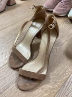 Stuart Weitzmann 36 beige Absatz Sachsen-Anhalt - Burg Vorschau