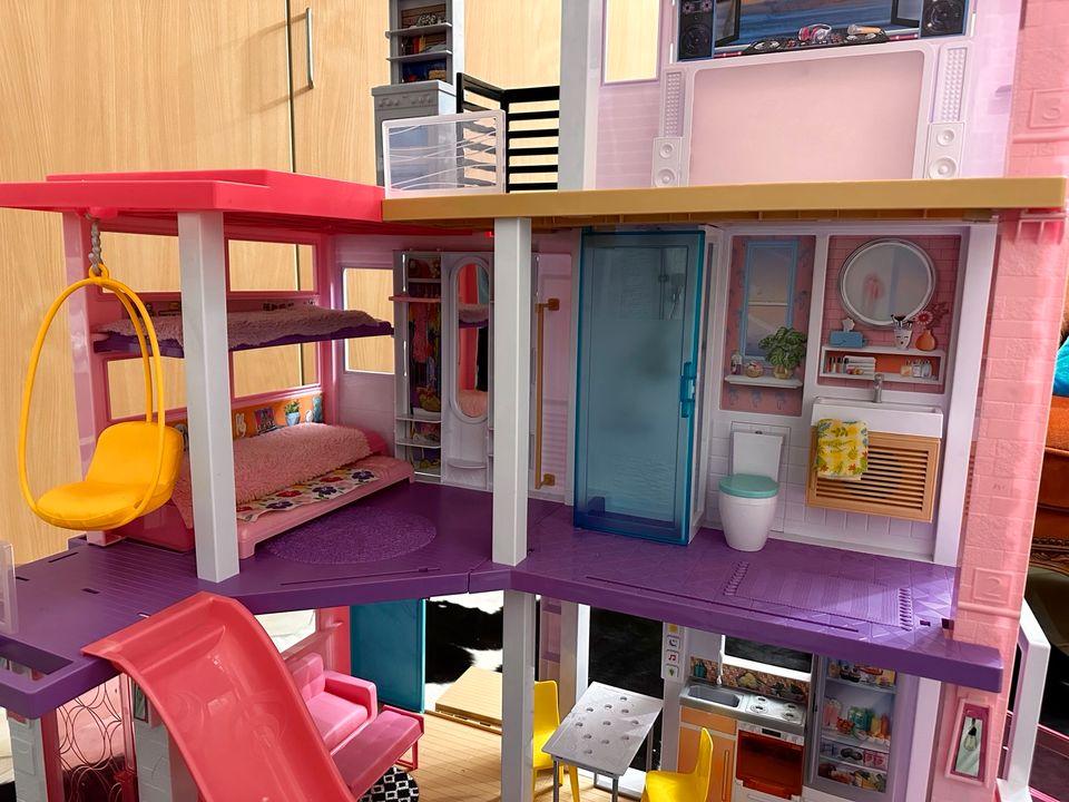 Barbie Dream House, Barbiehaus mit Zubehör in Kevelaer