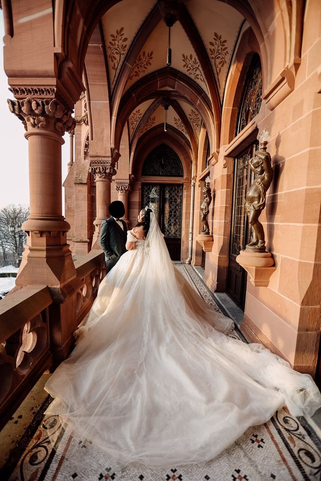 Brautkleid Maßgeschneidert in Leichlingen