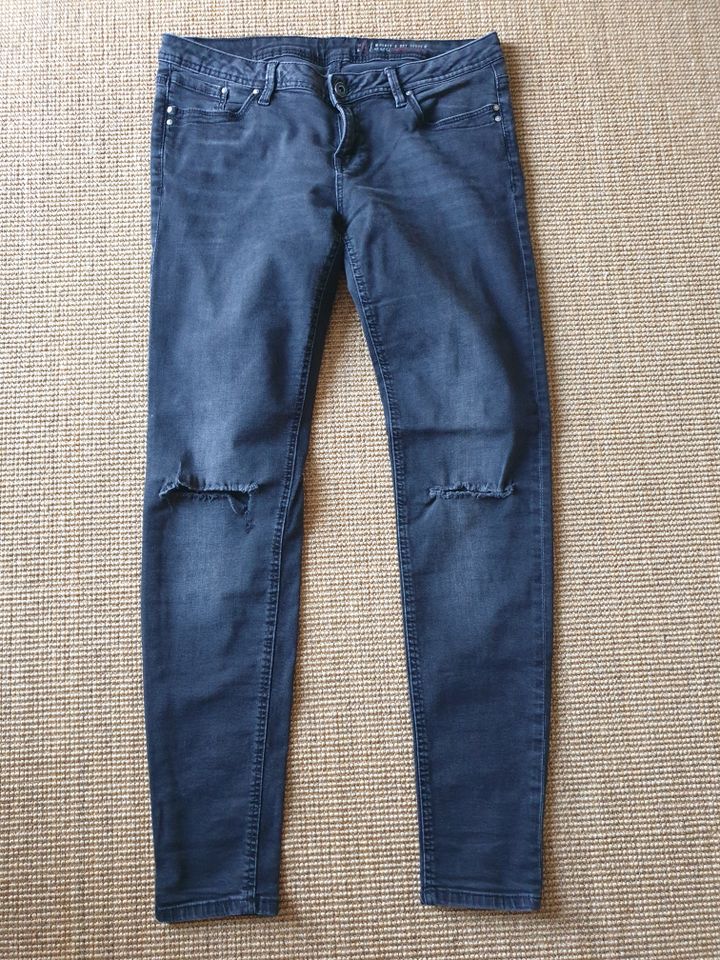edc by Esprit Shaped Skinny Jeans Hose W 31 L 32 destroyed look in Schwerin