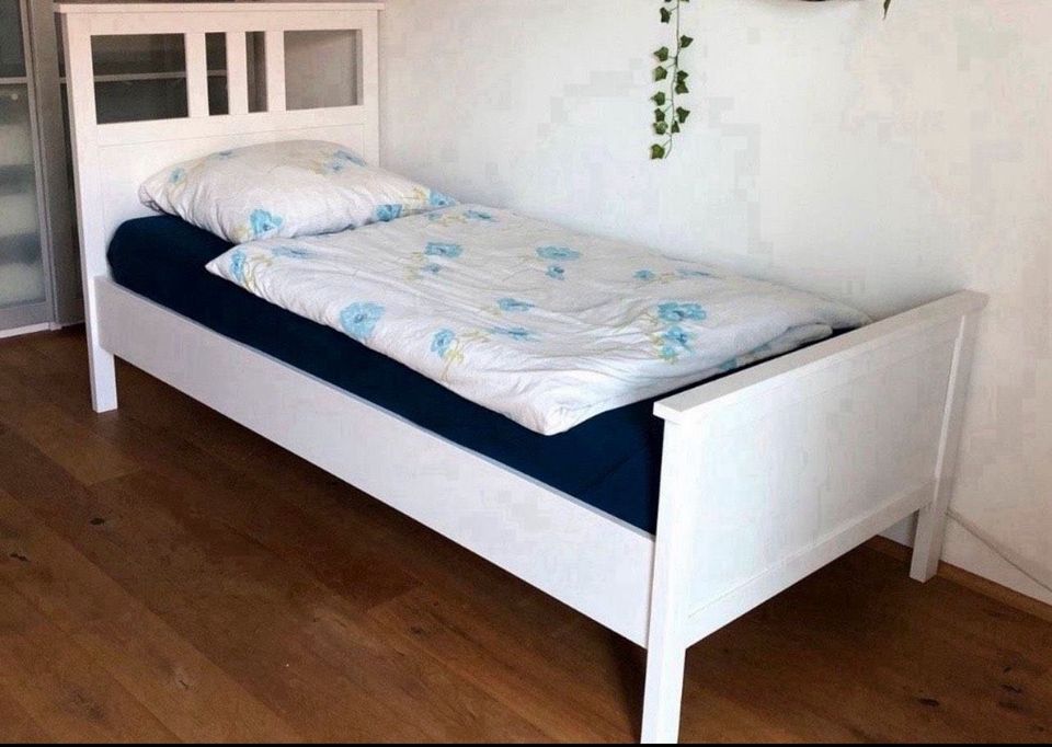 Ikea Hemnes Bett weiß gebeizt Lattenrost Matratze 90x200 lieferun in Berlin