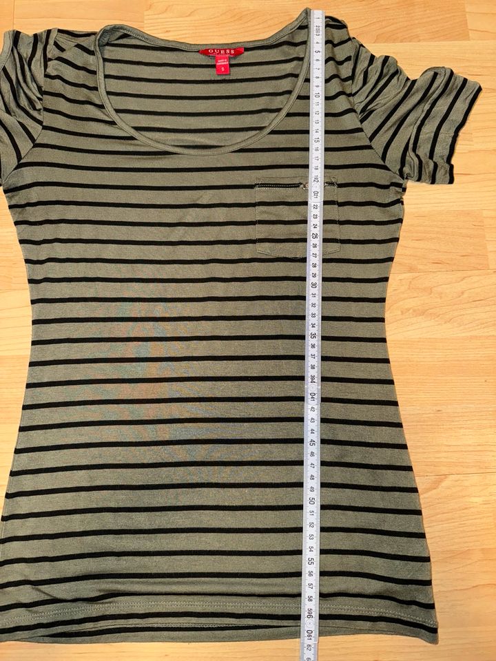 T-Shirt von Guess für Damen,Gr.S,grün/schwarz,Neuwertig in Sprockhövel