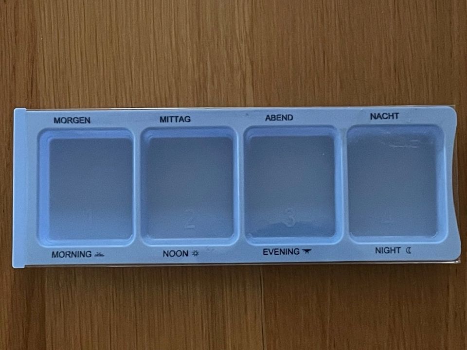 Medikamenten-Schachtel Blau für 4 Tageszeiten in Weilheim