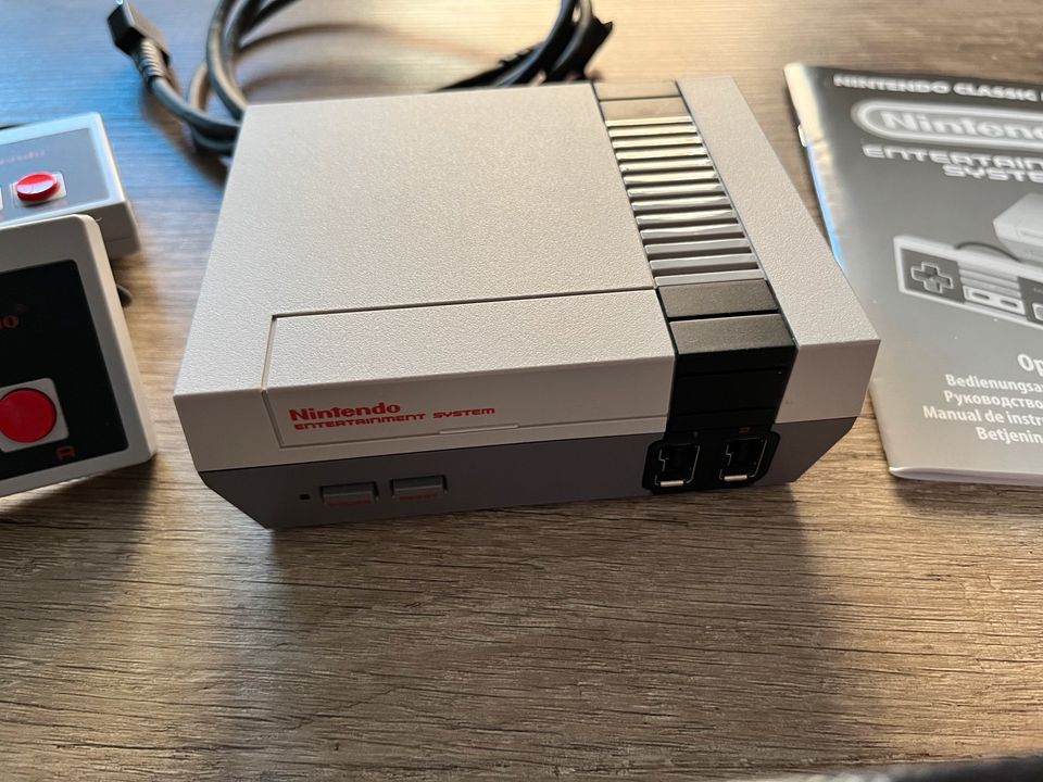 Nintendo Classic Mini mit 2. Kontrollern in Lehre