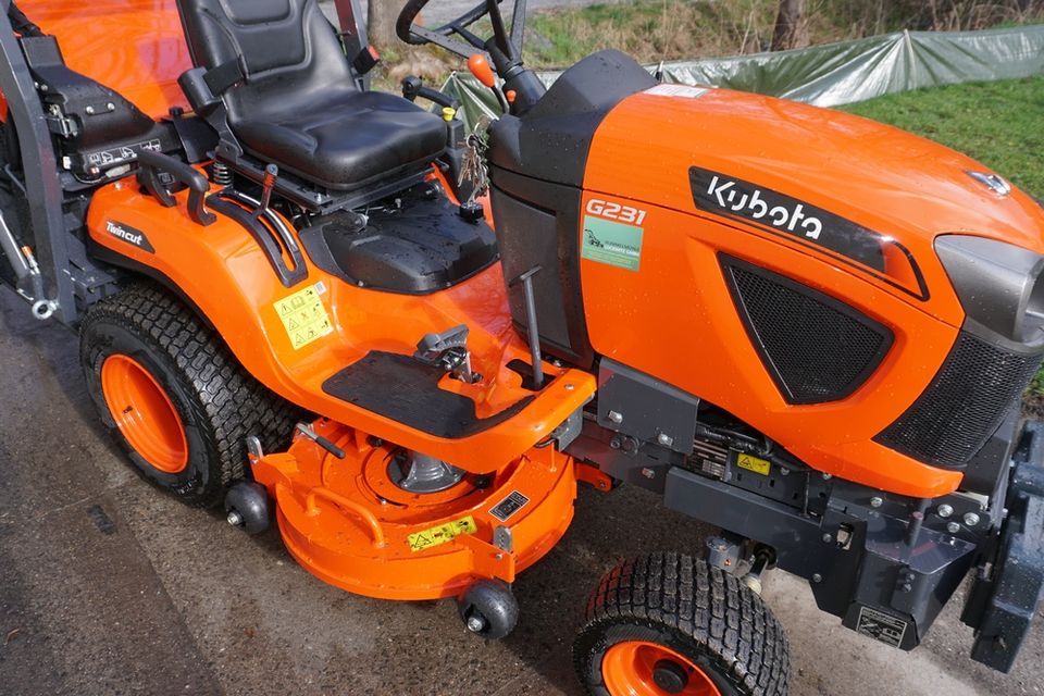 Kubota G231 HD Rasentraktor, Aufsitzmäher in Kreischa