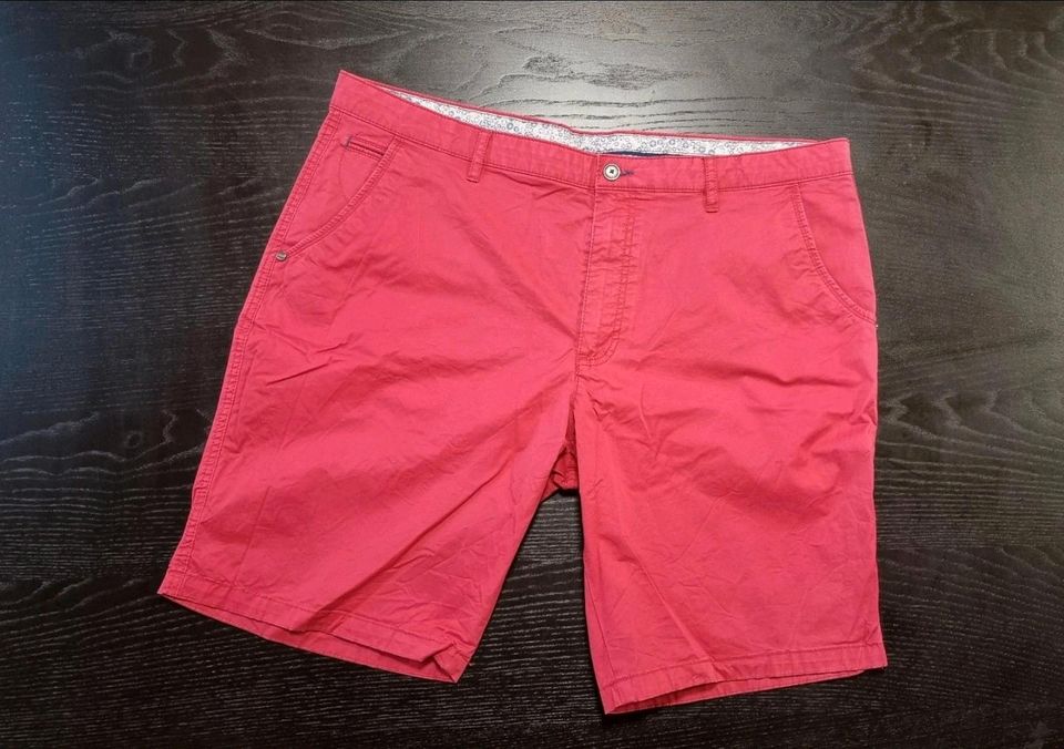 Rote Bugatti Shorts in Grünberg