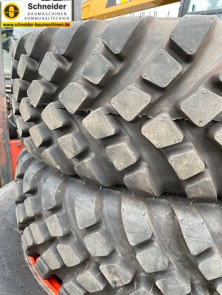 Satz Kommunalreifen 260/70R18 ; 320/85R28 Reifen Kubota L2-Serie in Bad Breisig 