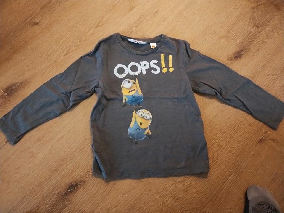 H&M Minion Sweatshirt 110/116 in Bad Füssing