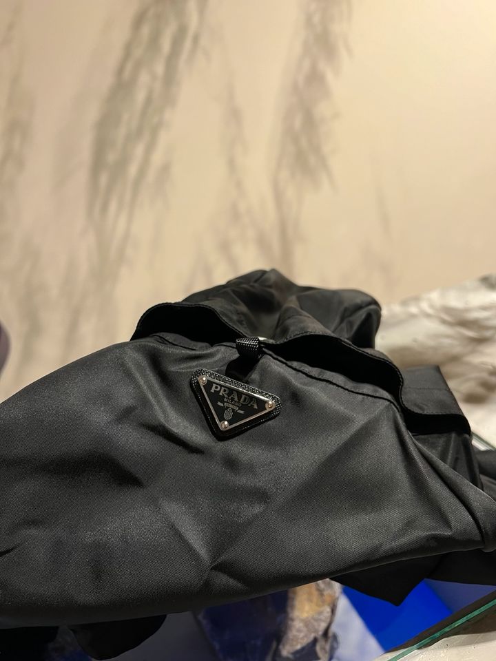 Prada Hunde Cape Hunde Jacke in Düsseldorf