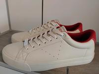 Guess Sneaker Schuhe Größe 42 in beige/rot Nordrhein-Westfalen - Euskirchen Vorschau