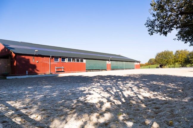 Exklusiver und großzügiger Pferdebetrieb mit Ferienwohnungen und modernisierten historischem Bauernhaus in Bösdorf